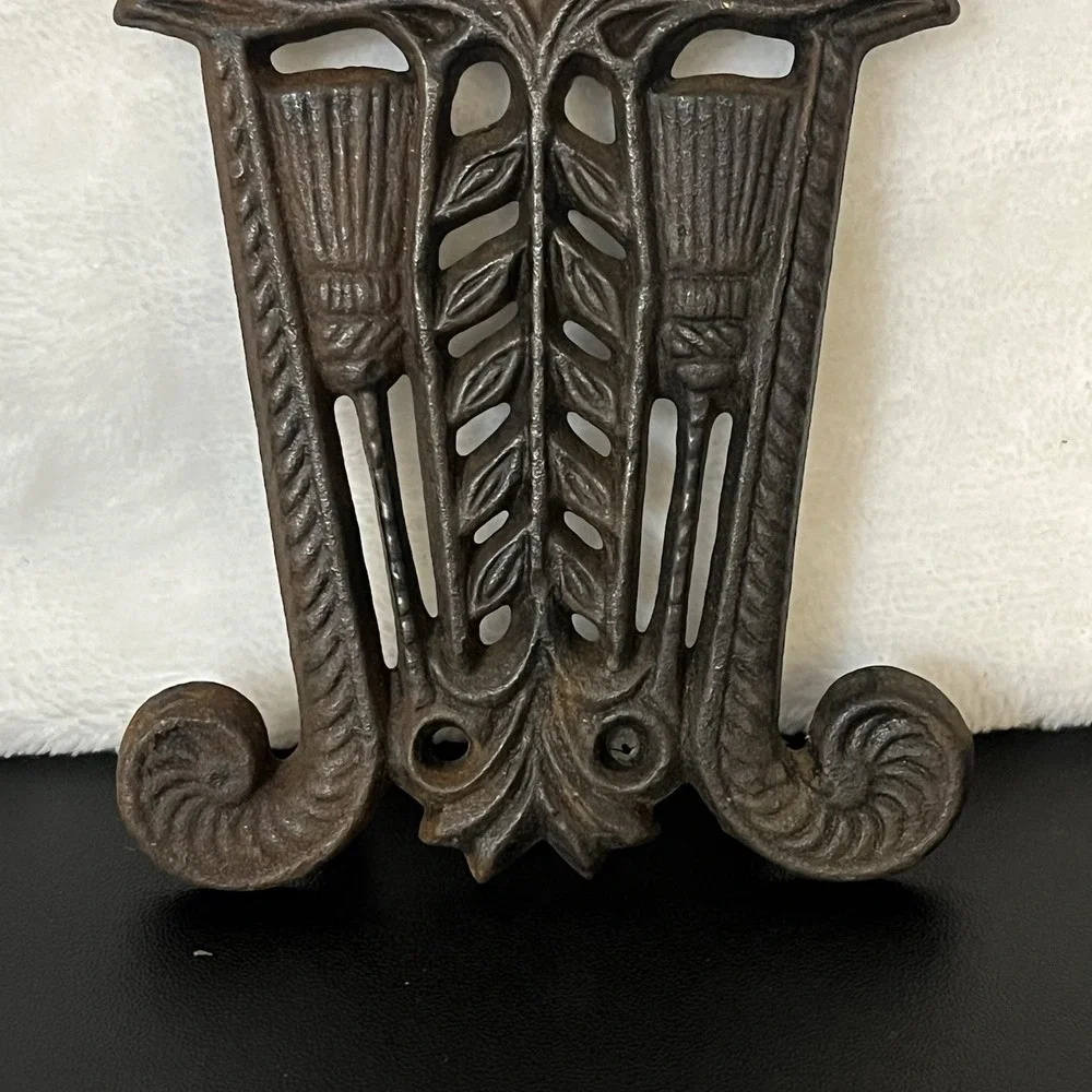 Vintage WILTON Cast Iron Trivet Brooms Wheat Stalk and Heart Shape 5